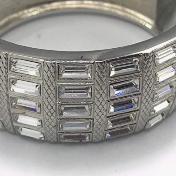 Lia Sophia On The Town Hinged Bangle Bracelet NWT🏷 - Picture 2 of 10